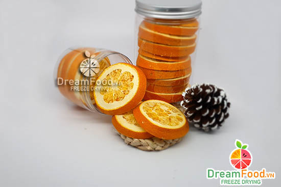 cam cắt lát sấy khô giòn, xốp, giữ hình dạng và màu sắc tự nhiên
