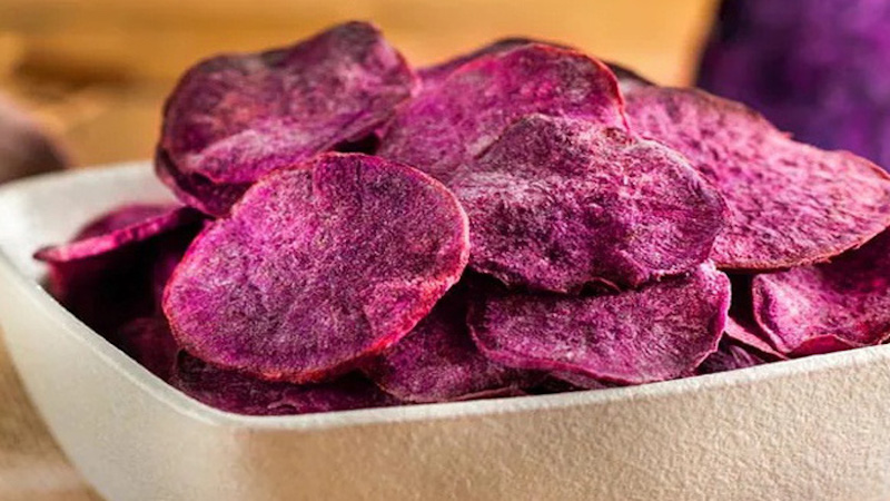 khoai chiên giòn bằng máy chiên chân không, không phải sấy giòn