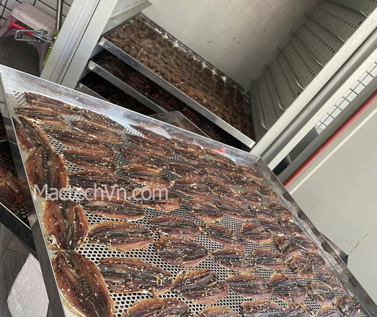 các trích rút xương tẩm mật mía gừng mè sấy khô làm thực phẩm ăn liền