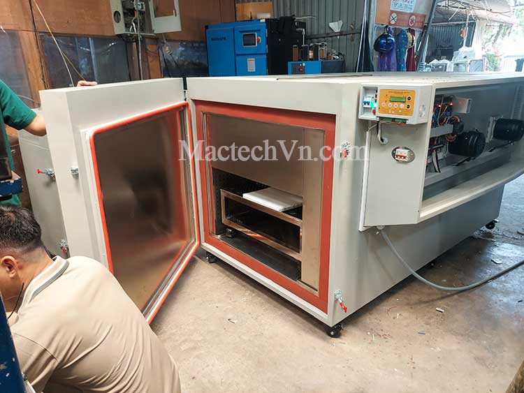 Gia nhiệt vật liệu trước khi gia công bằng máy sấy linh kiện – Giải pháp tạo hình chính xác cho nhựa và vật liệu composite