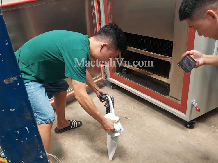 Gia nhiệt vật liệu trước khi gia công bằng máy sấy linh kiện – Giải pháp tạo hình chính xác cho nhựa và vật liệu composite